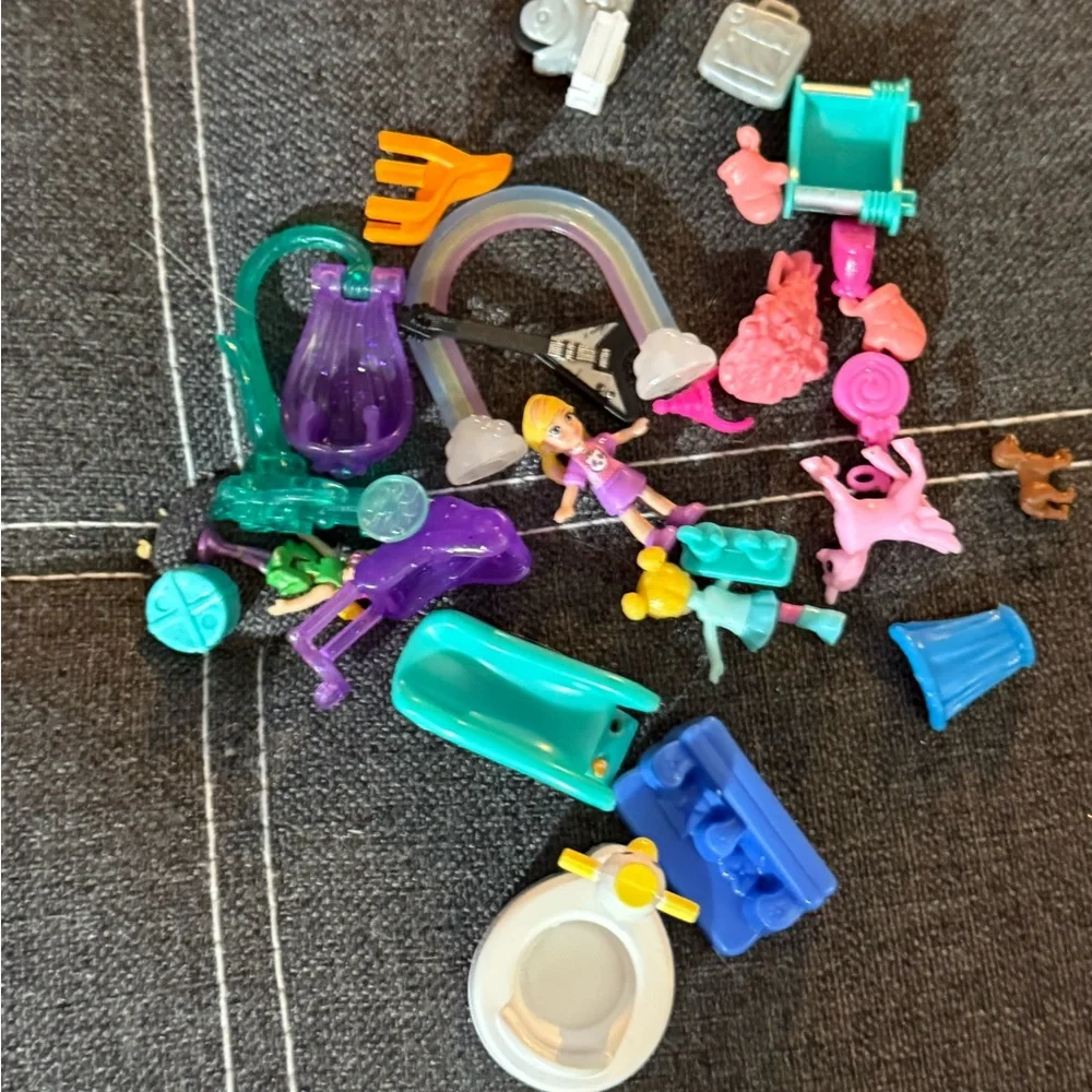 Poly pockets 4 cases with accessories - Picture 11 of 11